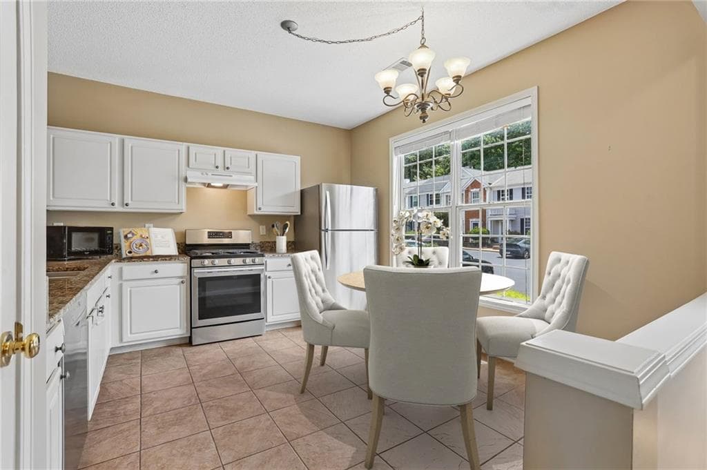 3 bedroom, 3 bathroom, 1,370 sq ft townhouse for sale at 1400 Kilmington Court, Alpharetta, GA 30009 — photo 4