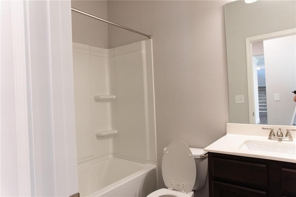 4 bedroom, 3 bathroom, 3,560 sq ft single family residence for sale at 4652 Silver Oak Drive, Gainesville, GA 30504 — photo 6