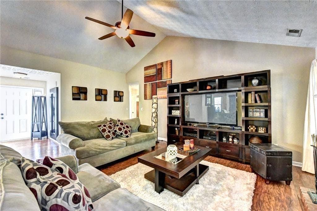 4 bedroom, 2 bathroom, 1,895 sq ft single family residence for rent at 3940 Piper Glen Drive, Buford, GA 30519 for $2,495 a month — photo 2