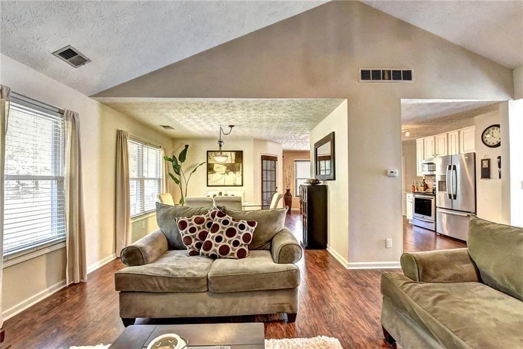 4 bedroom, 2 bathroom, 1,895 sq ft single family residence for rent at 3940 Piper Glen Drive, Buford, GA 30519 for $2,495 a month — photo 4