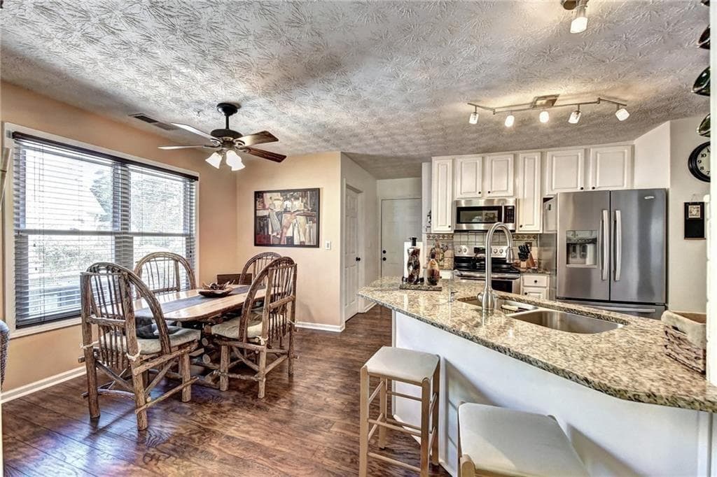 4 bedroom, 2 bathroom, 1,895 sq ft single family residence for rent at 3940 Piper Glen Drive, Buford, GA 30519 for $2,495 a month — photo 8