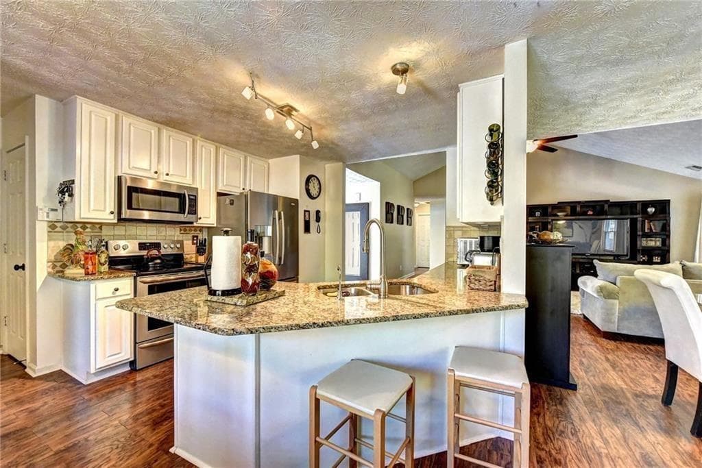 4 bedroom, 2 bathroom, 1,895 sq ft single family residence for rent at 3940 Piper Glen Drive, Buford, GA 30519 for $2,495 a month — photo 10