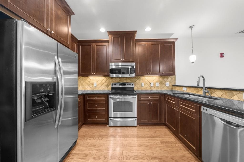 1 bedroom, 1 bathroom condominium for rent at 2360 Logan Circle 101, Atlanta, GA 30319 for $1,800 a month — photo 8