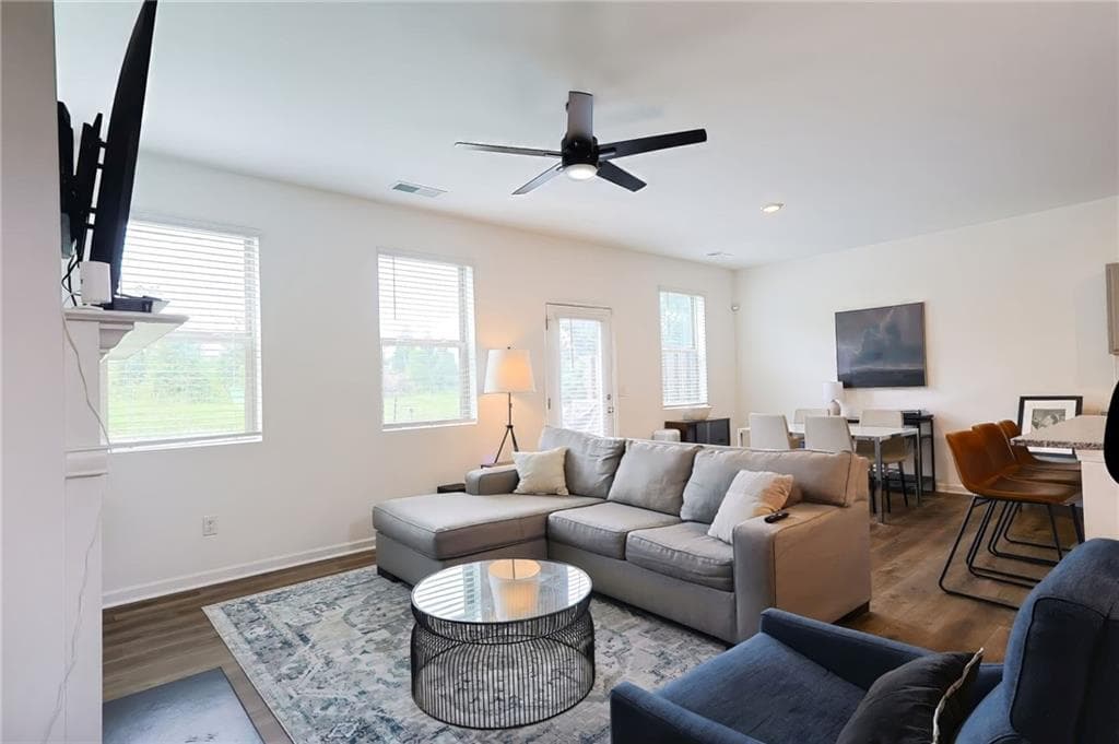 3 bedroom, 3 bathroom, 1,832 sq ft townhouse for sale at 5630 Flint Lane, Cumming, GA 30028 — photo 5