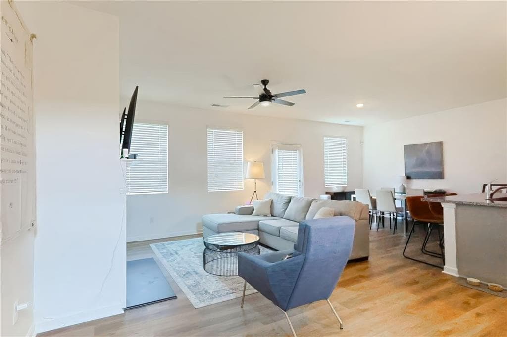 3 bedroom, 3 bathroom, 1,832 sq ft townhouse for sale at 5630 Flint Lane, Cumming, GA 30028 — photo 6