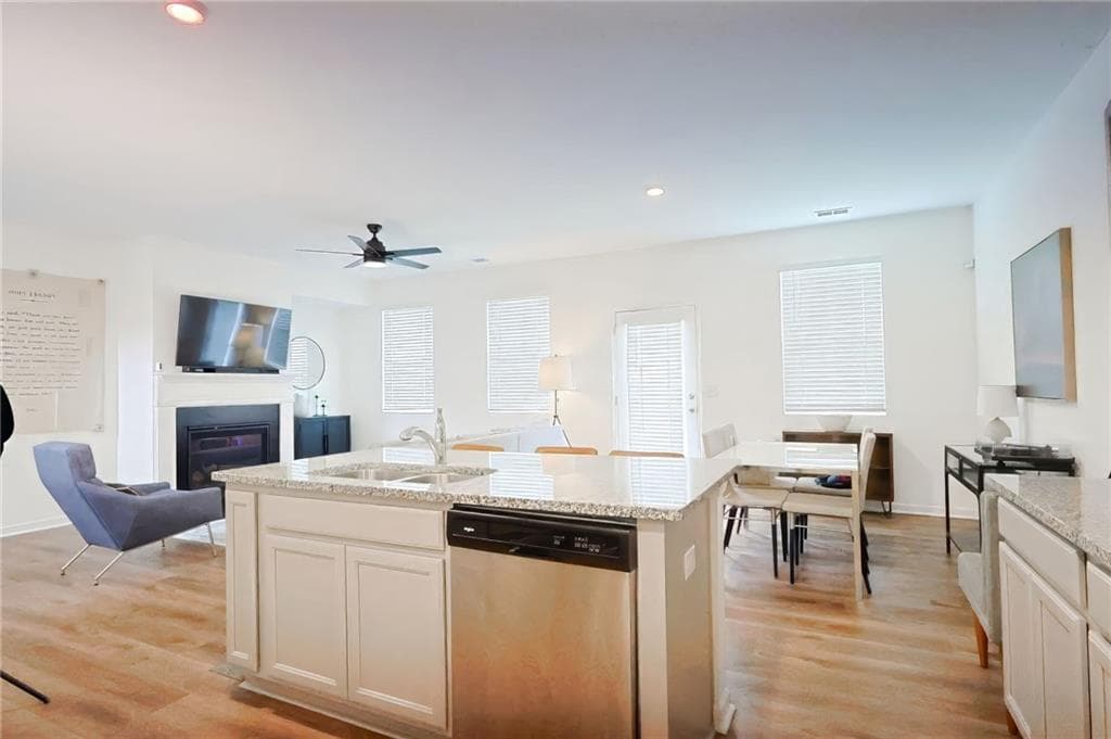 3 bedroom, 3 bathroom, 1,832 sq ft townhouse for sale at 5630 Flint Lane, Cumming, GA 30028 — photo 8