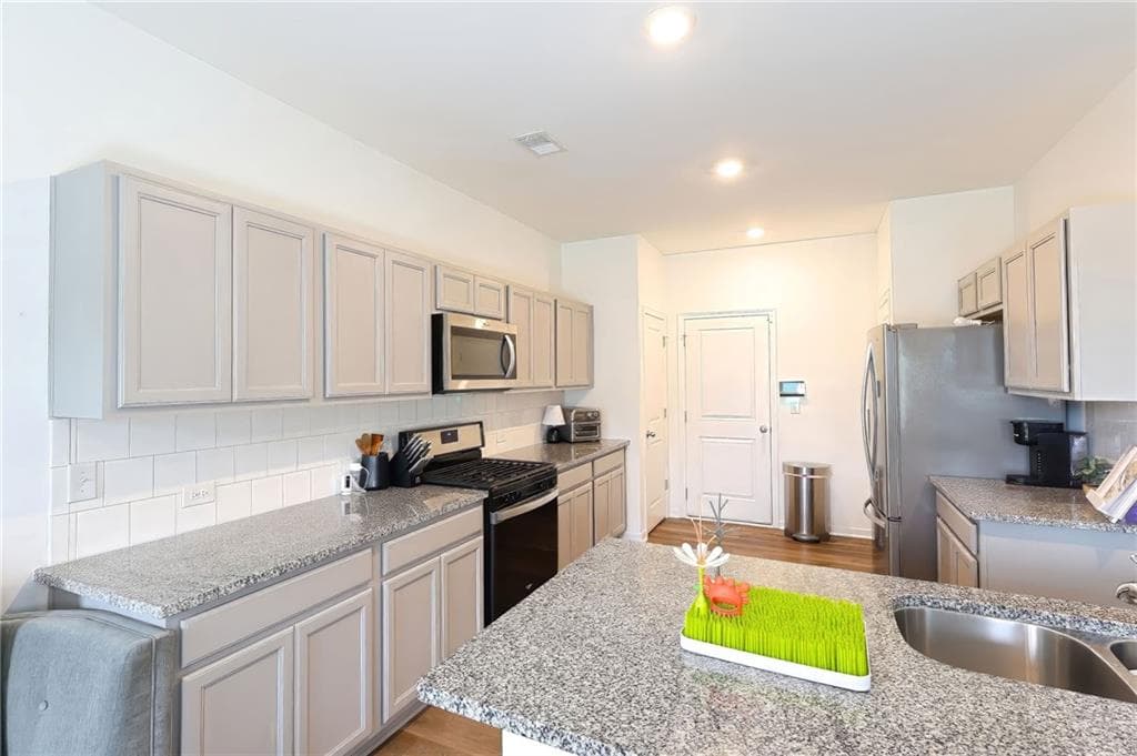 3 bedroom, 3 bathroom, 1,832 sq ft townhouse for sale at 5630 Flint Lane, Cumming, GA 30028 — photo 9