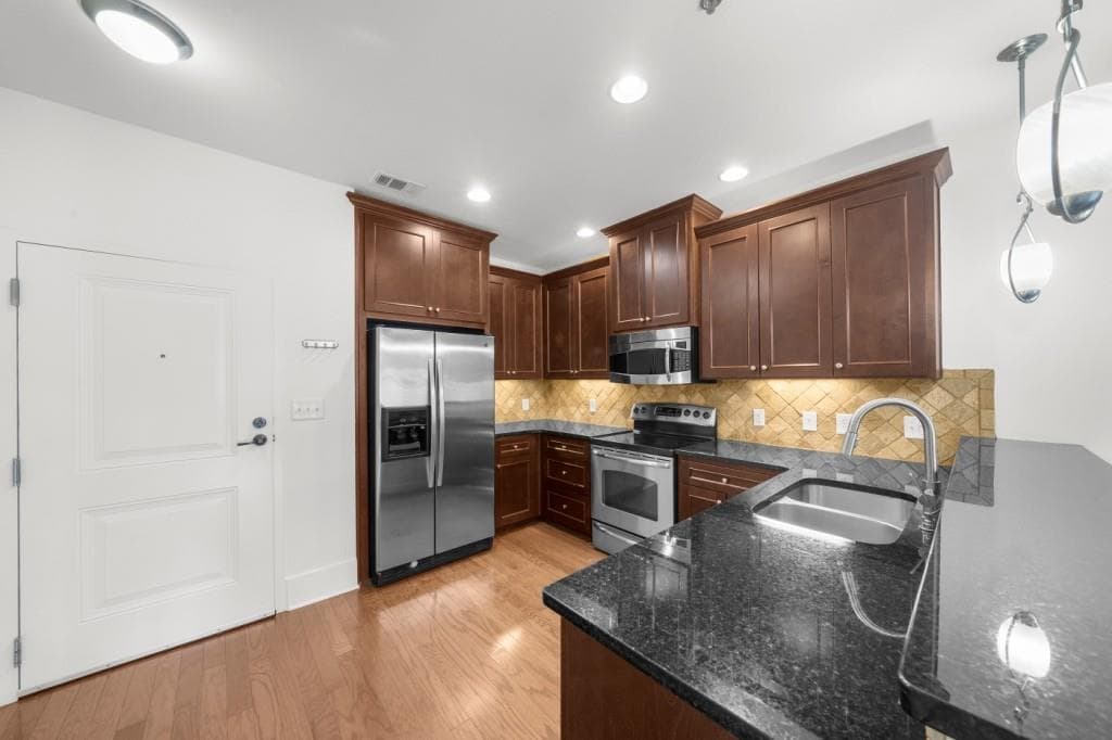 1 bedroom, 1 bathroom condominium for rent at 2360 Logan Circle 101, Atlanta, GA 30319 for $1,800 a month — photo 10