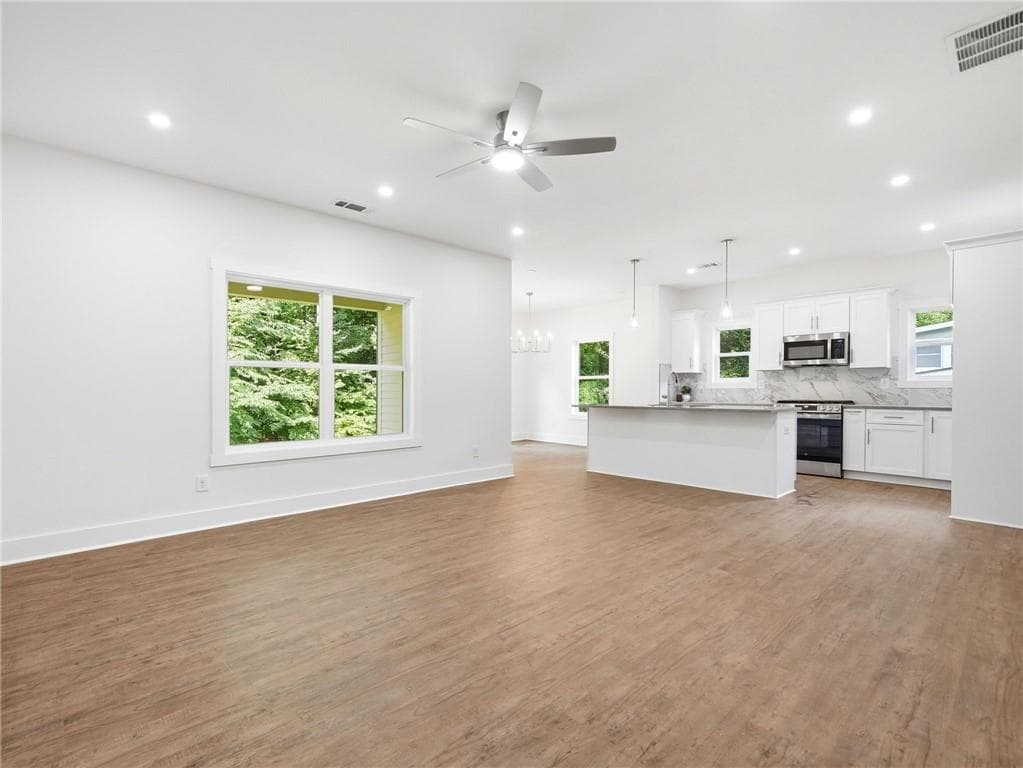 4 bedroom, 4 bathroom, 2,509 sq ft single family residence for sale at 2186 Freydale Road, Marietta, GA 30067 — photo 4