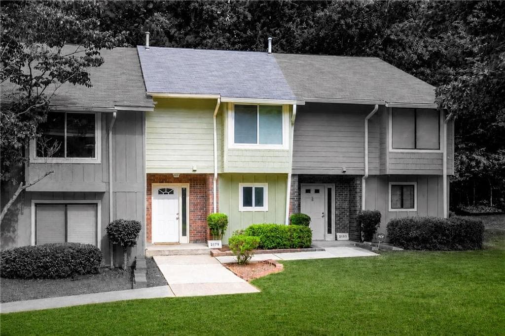 2 bedroom, 3 bathroom, 1,426 sq ft townhouse for rent at 2179 Surrey Court, Marietta, GA 30067 for $2,300 a month — photo 1 of 35