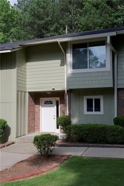 2 bedroom, 3 bathroom, 1,426 sq ft townhouse for rent at 2179 Surrey Court, Marietta, GA 30067 for $2,300 a month — photo 2