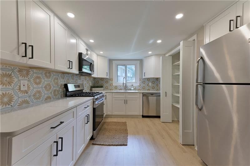2 bedroom, 3 bathroom, 1,426 sq ft townhouse for rent at 2179 Surrey Court, Marietta, GA 30067 for $2,300 a month — photo 5
