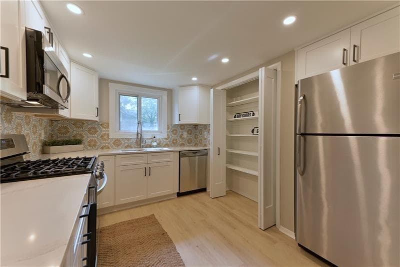 2 bedroom, 3 bathroom, 1,426 sq ft townhouse for rent at 2179 Surrey Court, Marietta, GA 30067 for $2,300 a month — photo 6