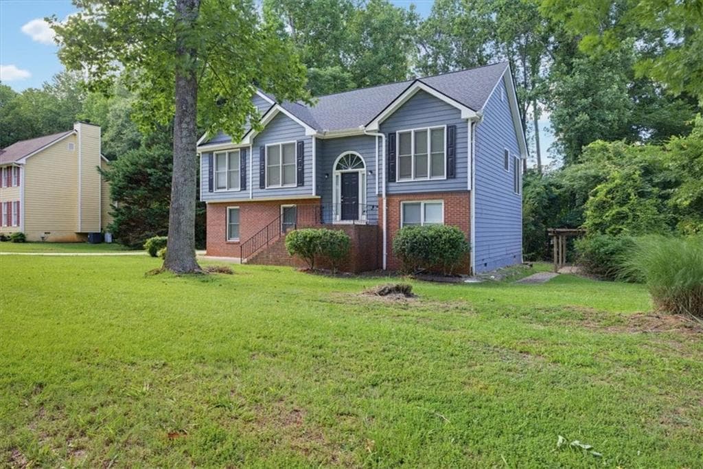 4 bedroom, 3 bathroom, 2,105 sq ft single family residence under contract at 10 Fairhaven Court, Covington, GA 30016 — photo 2