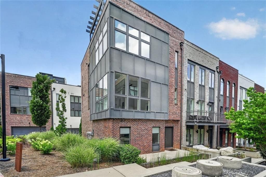 3 bedroom, 4 bathroom, 2,214 sq ft townhouse for rent at 1214 Chelsea Circle, Atlanta, GA 30318 for $4,900 a month — photo 1 of 26