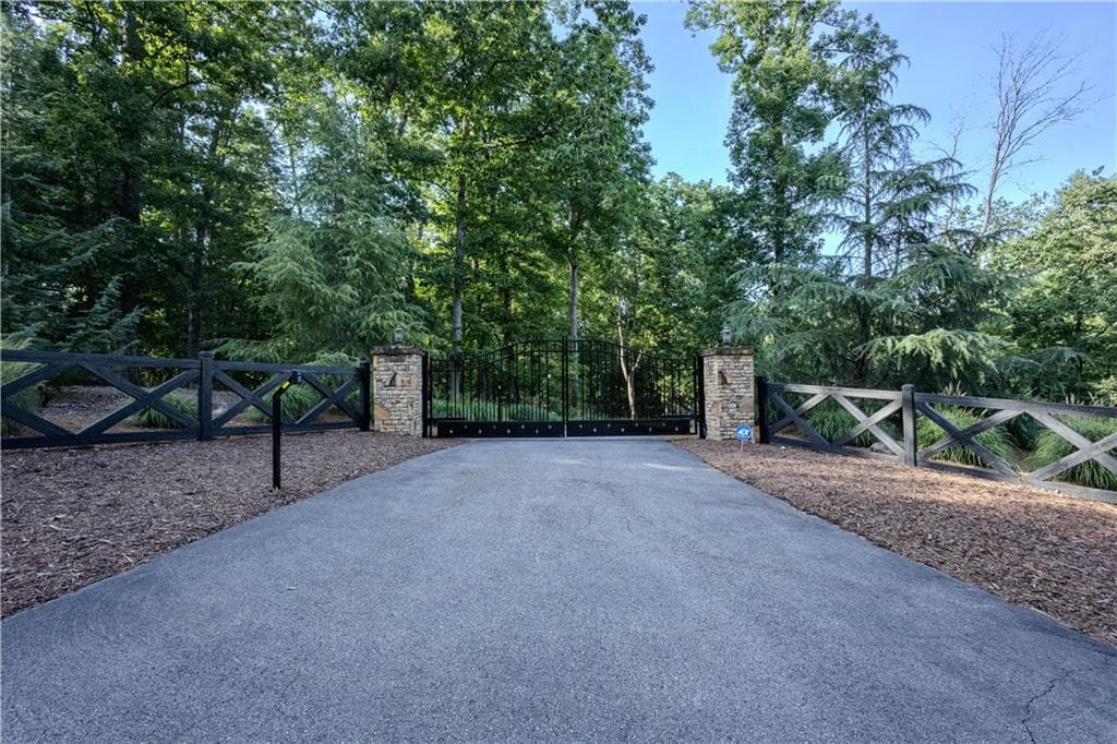 5 bedroom, 4 bathroom, 4,450 sq ft single family residence for sale at 281 Chilhoe Drive, Canton, GA 30115 — photo 2