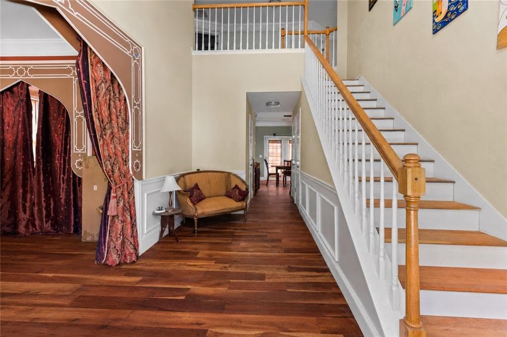 4 bedroom, 3 bathroom, 2,696 sq ft single family residence for sale at 4000 Weatherford Circle, Alpharetta, GA 30009 — photo 2