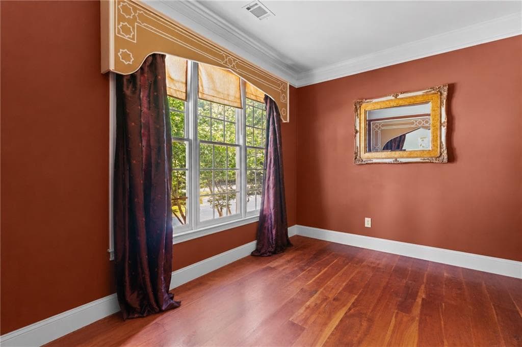 4 bedroom, 3 bathroom, 2,696 sq ft single family residence for sale at 4000 Weatherford Circle, Alpharetta, GA 30009 — photo 4