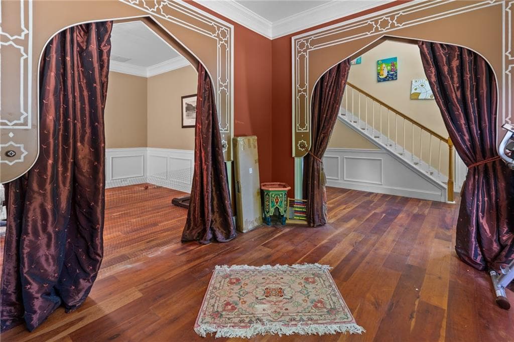 4 bedroom, 3 bathroom, 2,696 sq ft single family residence for sale at 4000 Weatherford Circle, Alpharetta, GA 30009 — photo 5
