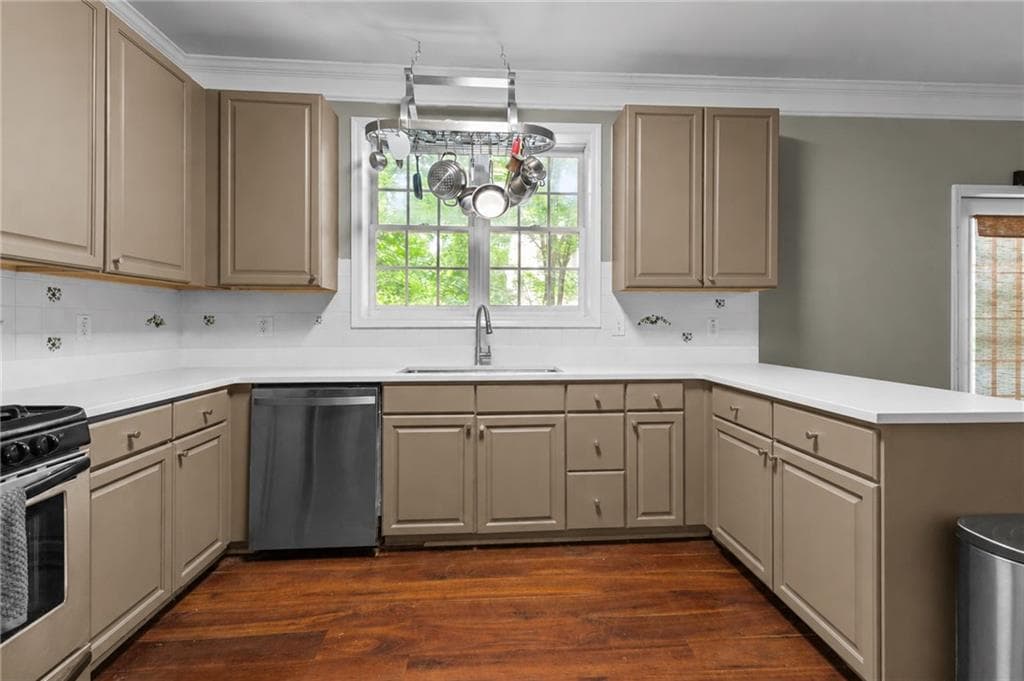 4 bedroom, 3 bathroom, 2,696 sq ft single family residence for sale at 4000 Weatherford Circle, Alpharetta, GA 30009 — photo 7