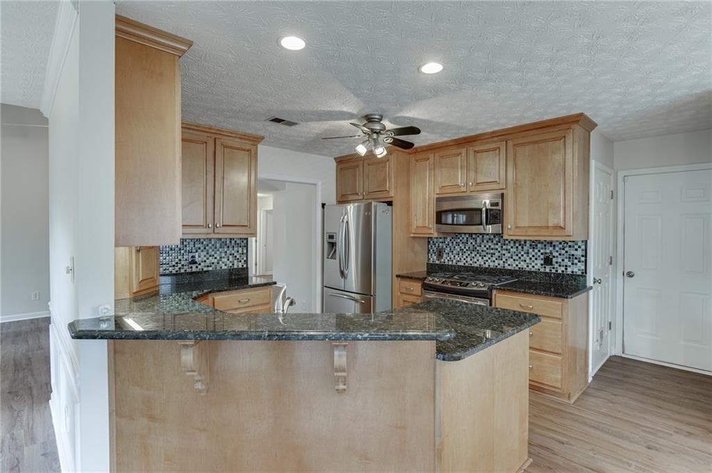 3 bedroom, 3 bathroom, 1,781 sq ft single family residence under contract at 3335 Rivers End Place, Buford, GA 30519 — photo 9