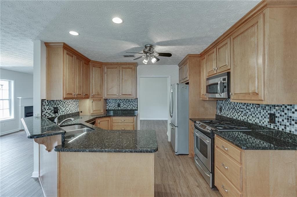 3 bedroom, 3 bathroom, 1,781 sq ft single family residence under contract at 3335 Rivers End Place, Buford, GA 30519 — photo 10