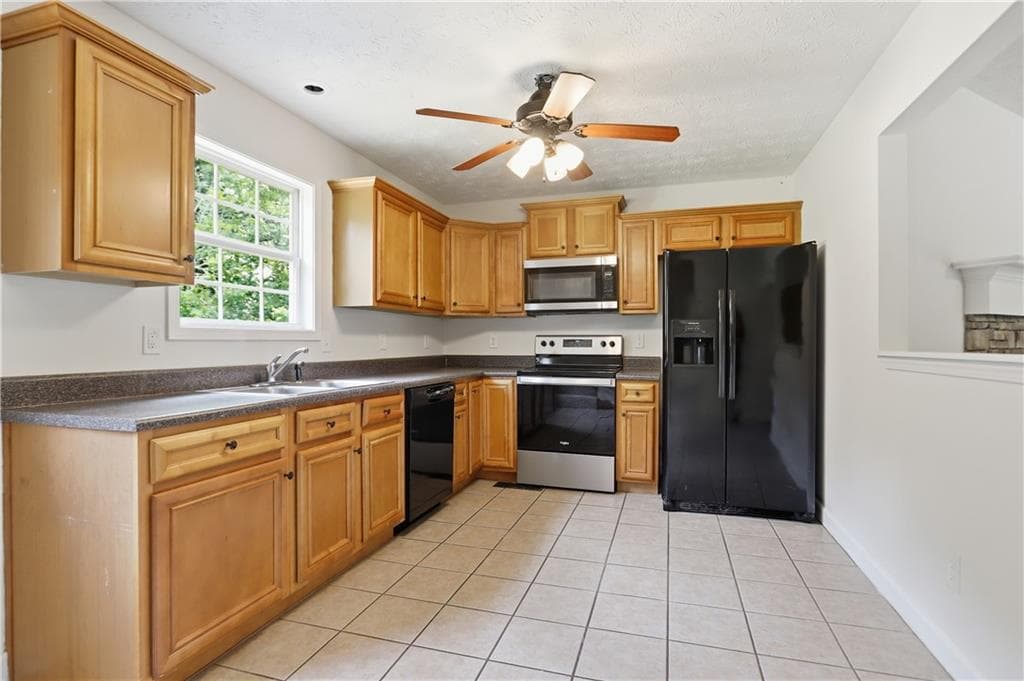 3 bedroom, 3 bathroom, 1,461 sq ft single family residence under contract at 345 Rainey Road, Temple, GA 30179 — photo 7