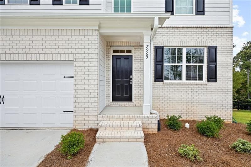 4 bedroom, 3 bathroom, 2,804 sq ft single family residence for rent at 7962 Centera Court, Lithia Springs, GA 30122 for $2,500 a month — photo 2