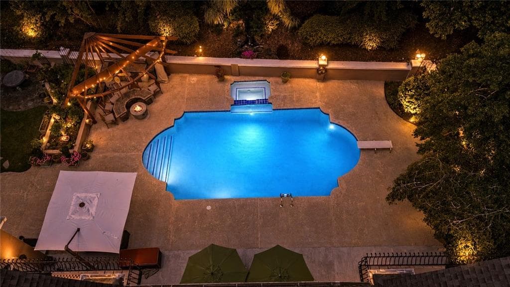 5 bedroom, 8 bathroom, 8,500 sq ft single family residence for sale at 135 Lameloise Lane, Atlanta, GA 30327 — photo 5