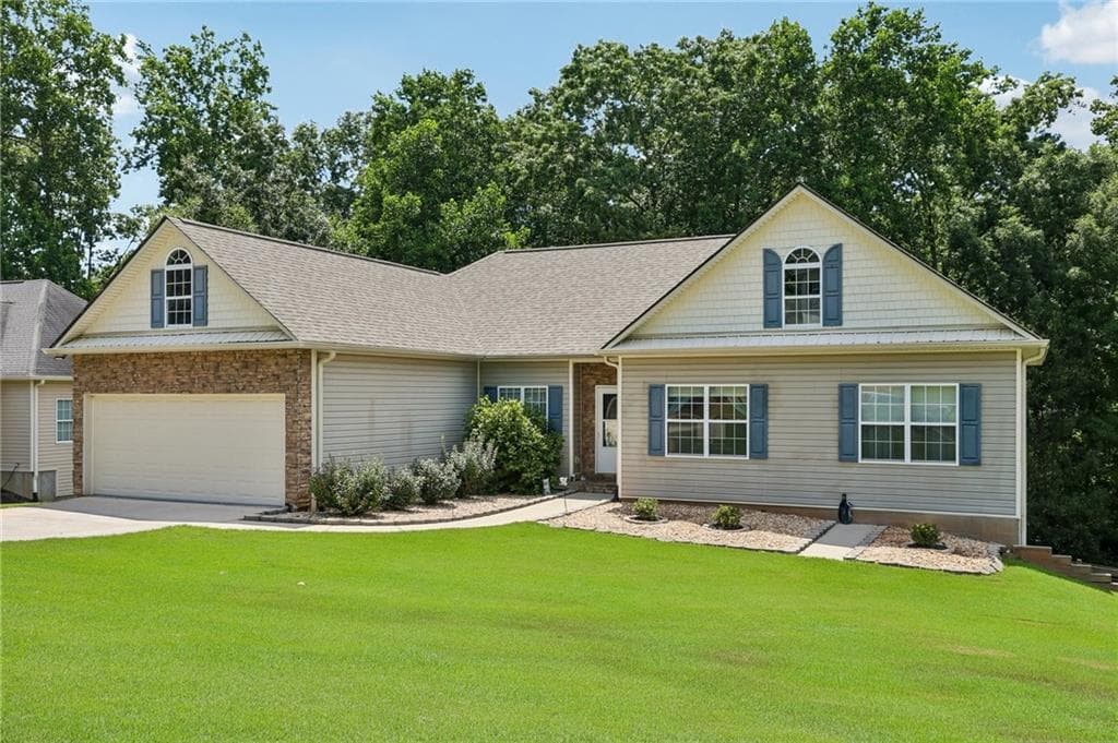 5 bedroom, 3 bathroom, 3,574 sq ft single family residence for sale at 3576 Phoenix Cove Drive, Gainesville, GA 30506 — photo 3