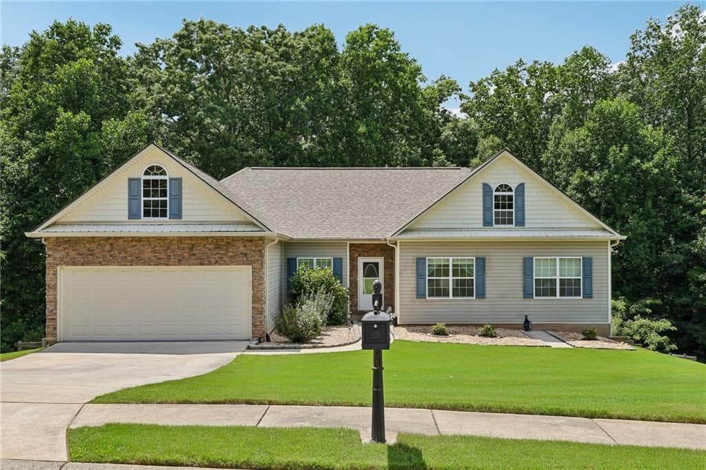 5 bedroom, 3 bathroom, 3,574 sq ft single family residence for sale at 3576 Phoenix Cove Drive, Gainesville, GA 30506 — photo 4