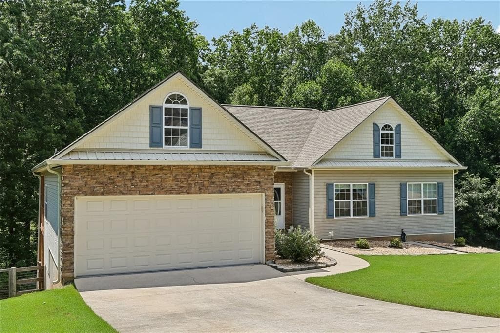 5 bedroom, 3 bathroom, 3,574 sq ft single family residence for sale at 3576 Phoenix Cove Drive, Gainesville, GA 30506 — photo 6