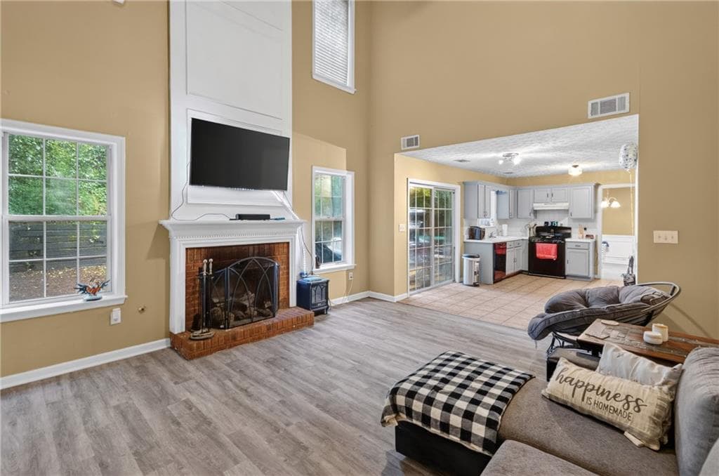 3 bedroom, 3 bathroom, 2,040 sq ft single family residence for sale at 855 Underhill Court, Buford, GA 30518 — photo 2