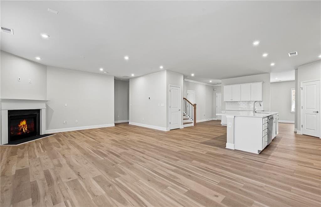 5 bedroom, 3 bathroom, 2,956 sq ft single family residence under contract at 244 Delilah Street, Mcdonough, GA 30252 — photo 4