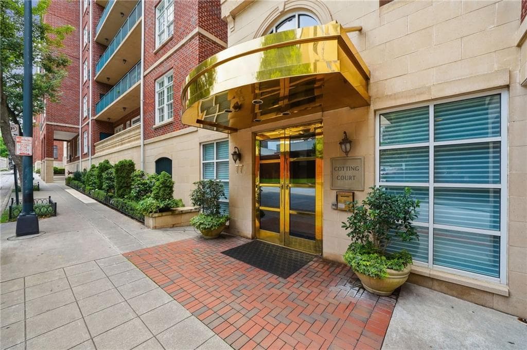 1 bedroom, 1 bathroom, 813 sq ft condominium sold at 77 Peachtree Place 403, Atlanta, GA 30309