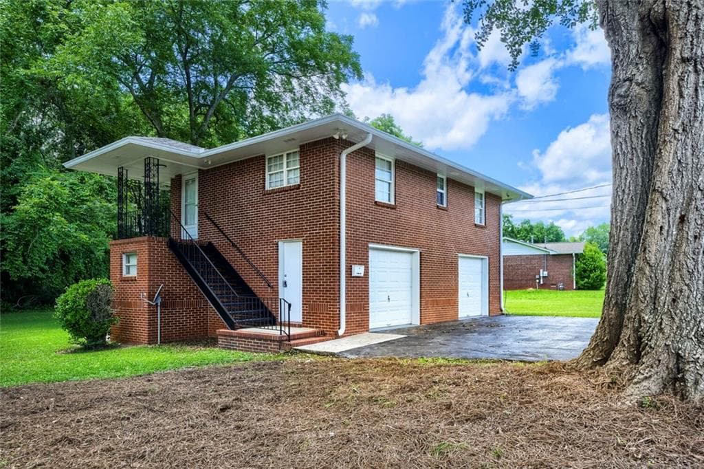 2 bedroom, 1 bathroom, 759 sq ft single family residence for sale at 1 North Avenue, Hampton, GA 30228 — photo 3