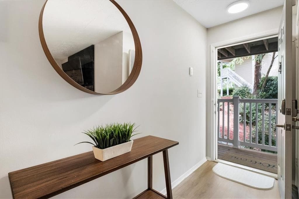 2 bedroom, 1 bathroom, 1,097 sq ft condominium for sale at 2102 Augusta Drive 21, Marietta, GA 30067 — photo 6