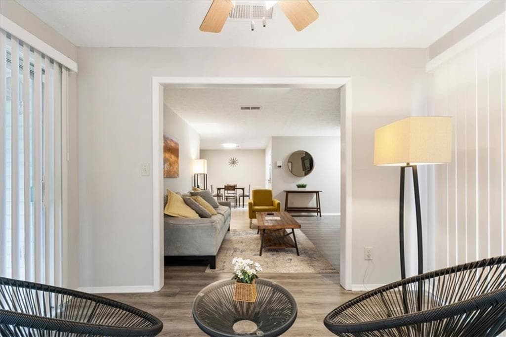 2 bedroom, 1 bathroom, 1,097 sq ft condominium for sale at 2102 Augusta Drive 21, Marietta, GA 30067 — photo 5