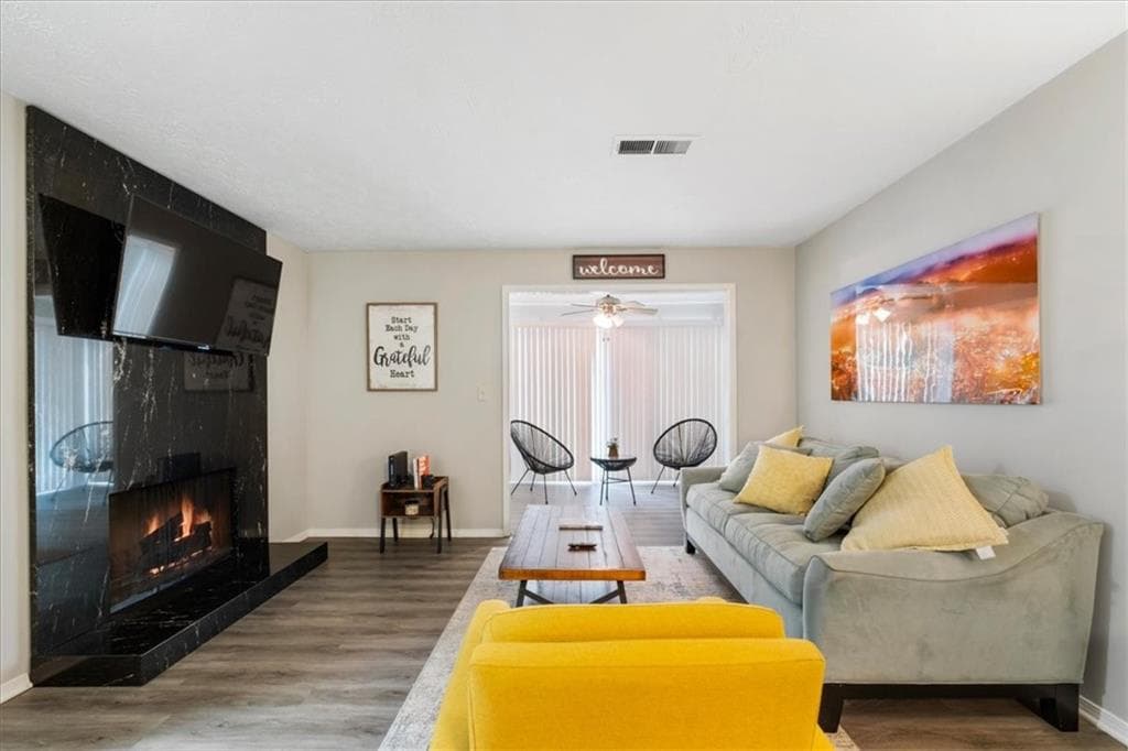 2 bedroom, 1 bathroom, 1,097 sq ft condominium for sale at 2102 Augusta Drive 21, Marietta, GA 30067 — photo 7