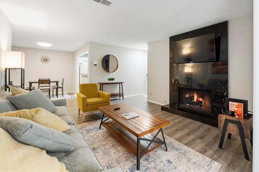 2 bedroom, 1 bathroom, 1,097 sq ft condominium for sale at 2102 Augusta Drive 21, Marietta, GA 30067 — photo 8