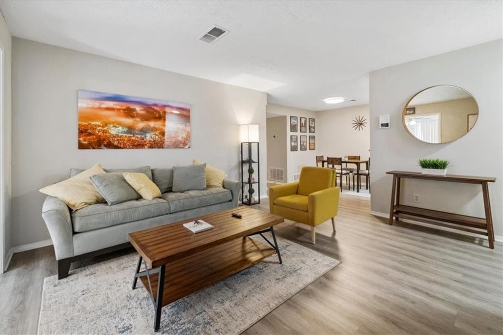 2 bedroom, 1 bathroom, 1,097 sq ft condominium for sale at 2102 Augusta Drive 21, Marietta, GA 30067 — photo 9