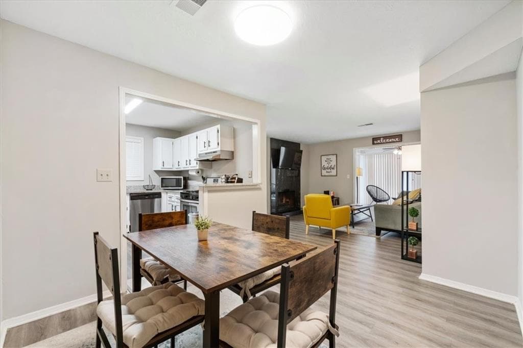 2 bedroom, 1 bathroom, 1,097 sq ft condominium for sale at 2102 Augusta Drive 21, Marietta, GA 30067 — photo 10