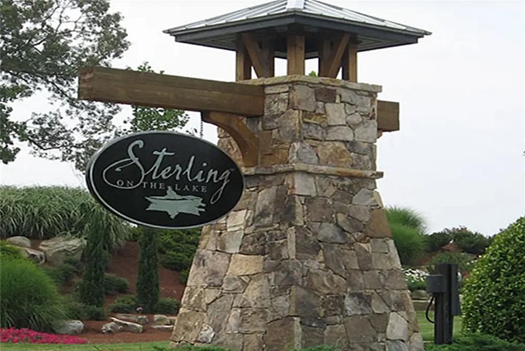 4 bedroom, 3 bathroom, 3,182 sq ft single family residence under contract at 7423 Fireside Lane, Flowery Branch, GA 30542 — photo 2