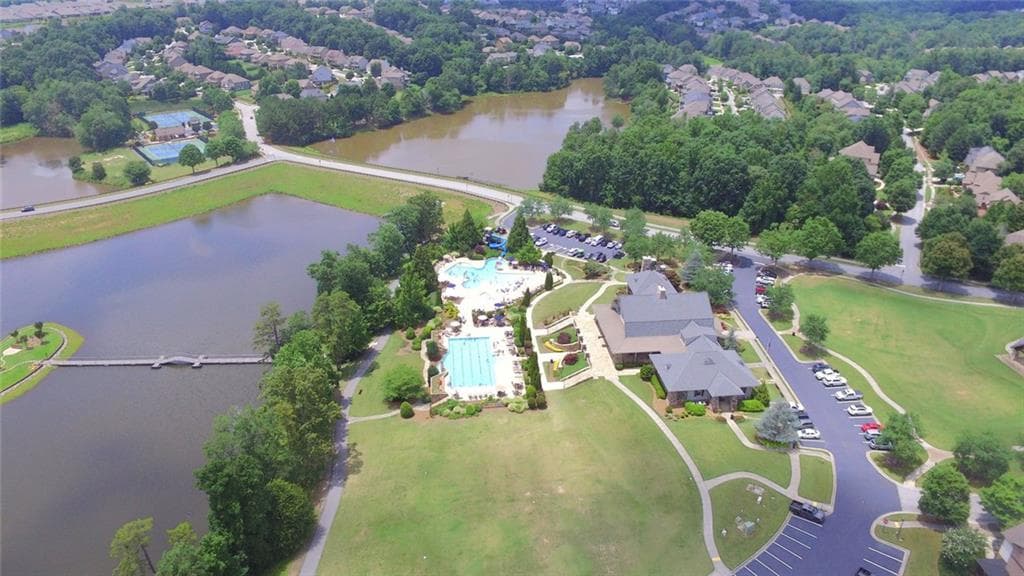 4 bedroom, 3 bathroom, 3,182 sq ft single family residence under contract at 7423 Fireside Lane, Flowery Branch, GA 30542 — photo 4