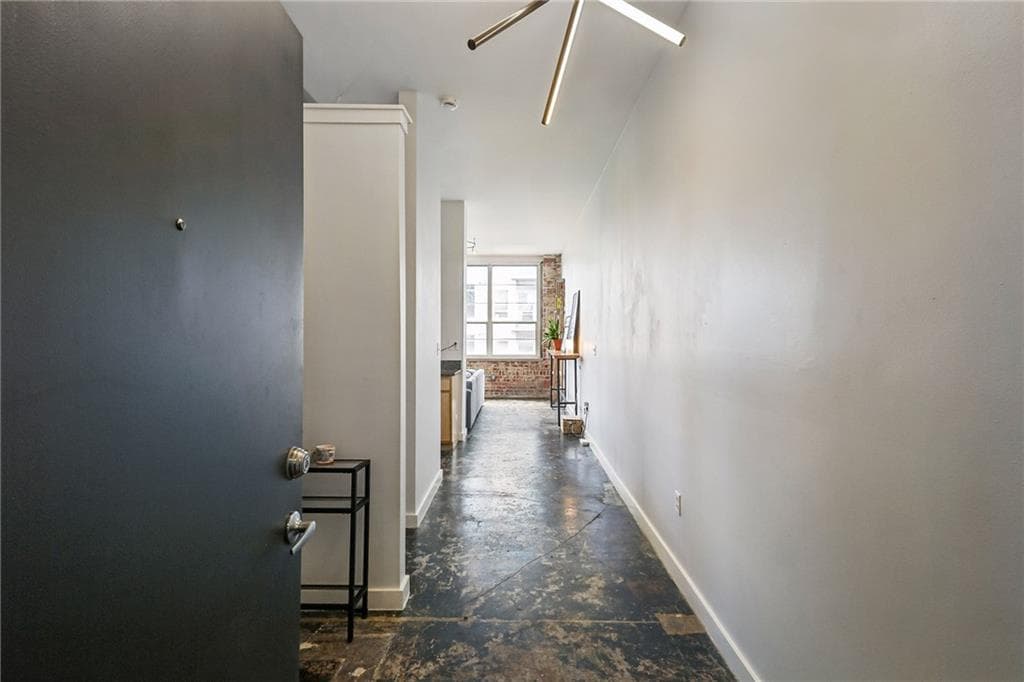 2 bedroom, 1 bathroom, 1,085 sq ft condominium for sale at 800 Peachtree Street 8613, Atlanta, GA 30308 — photo 2