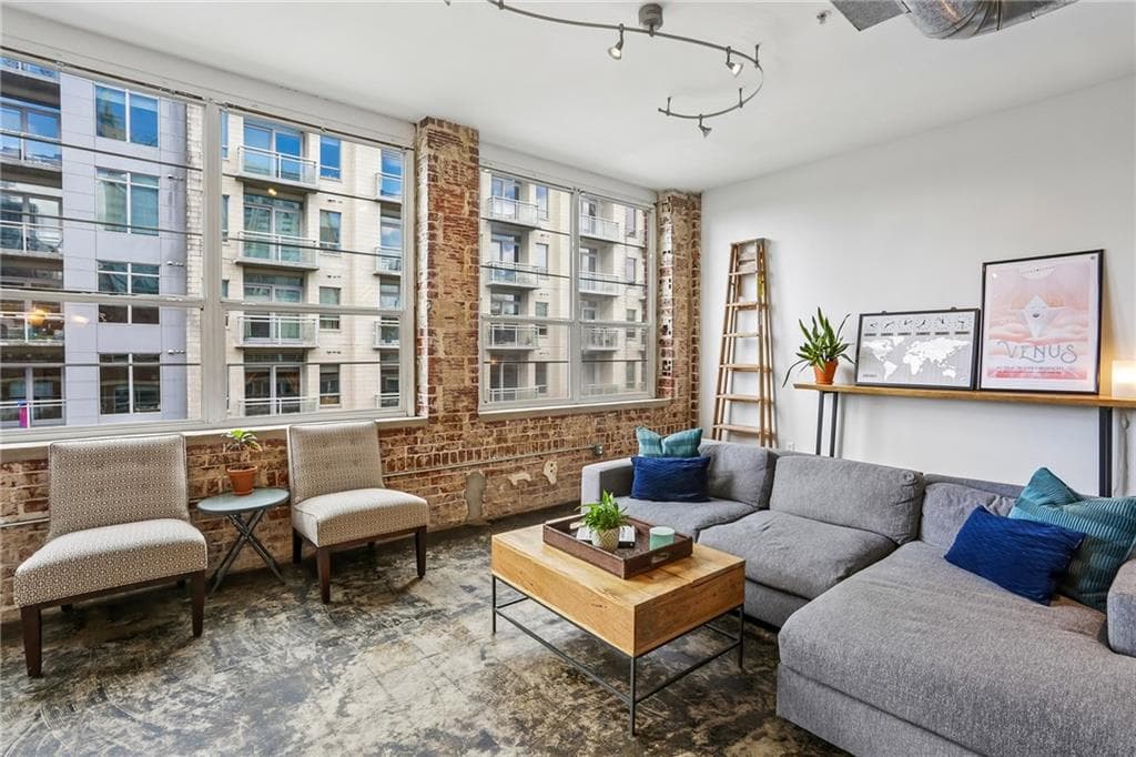 2 bedroom, 1 bathroom, 1,085 sq ft condominium for sale at 800 Peachtree Street 8613, Atlanta, GA 30308 — photo 3