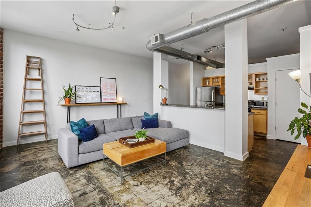2 bedroom, 1 bathroom, 1,085 sq ft condominium for sale at 800 Peachtree Street 8613, Atlanta, GA 30308 — photo 4