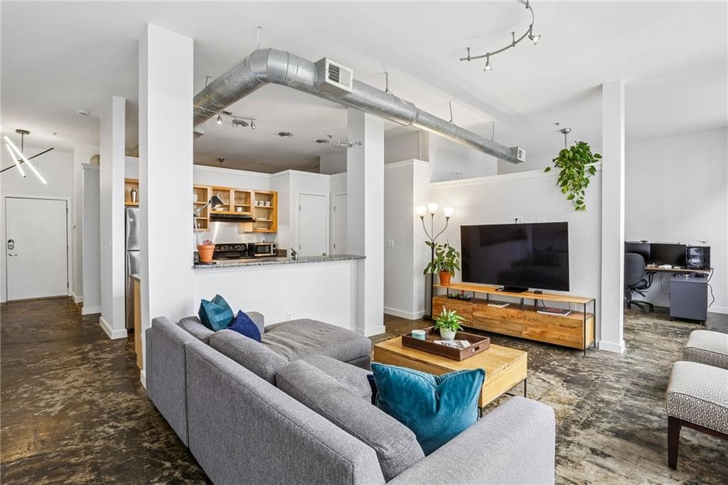 2 bedroom, 1 bathroom, 1,085 sq ft condominium for sale at 800 Peachtree Street 8613, Atlanta, GA 30308 — photo 5