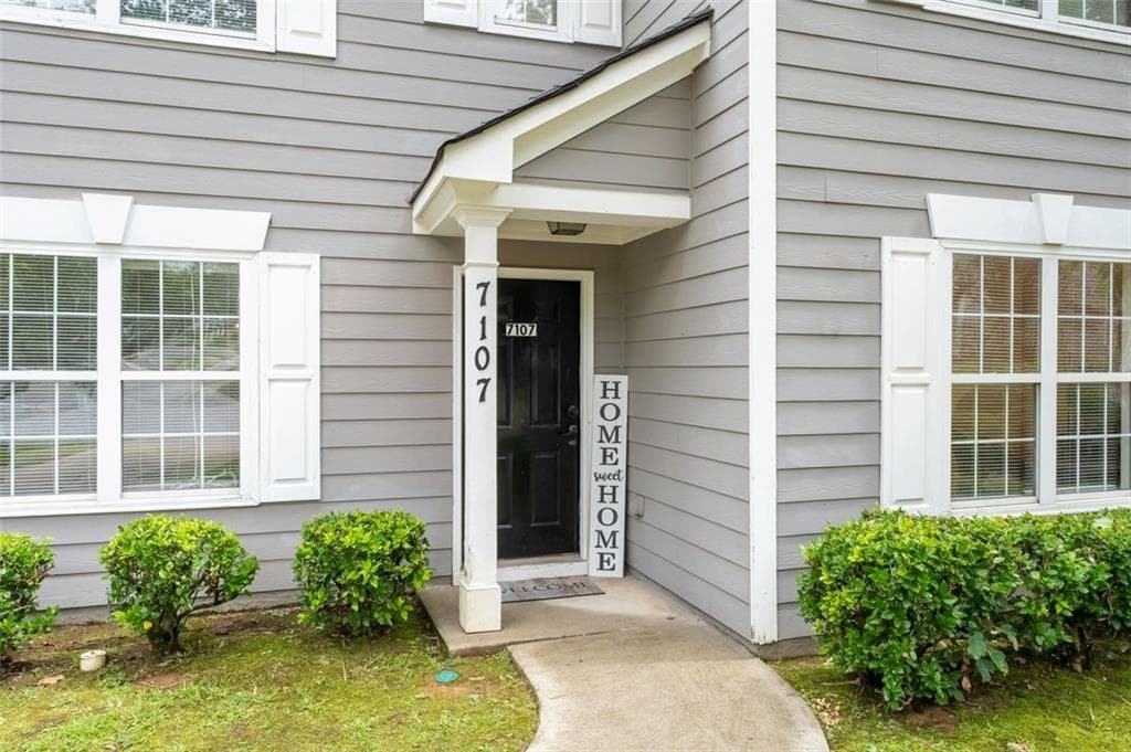 3 bedroom, 3 bathroom, 1,740 sq ft single family residence for sale at 7107 Springchase Way, Austell, GA 30168 — photo 3