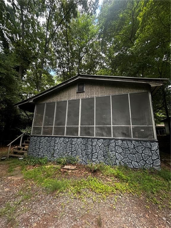 2 bedroom, 2 bathroom, 1,376 sq ft single family residence for sale at 670 Ruby Lake Drive, Hiawassee, GA 30546 — photo 2